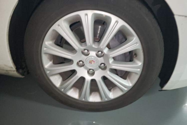 Used Cadillac XTS 2014 28T Comfort Version Right Front Wheel Hub