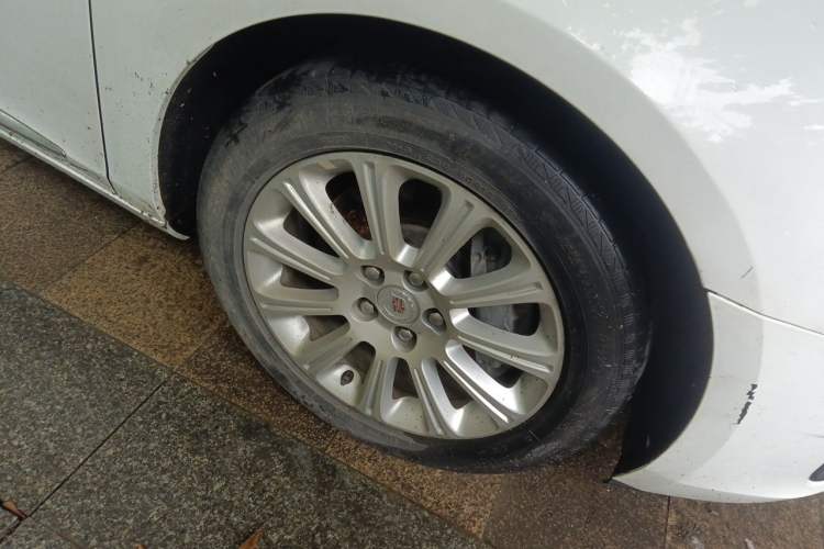Used Cadillac XTS 2014 28T Comfort Version Right Front Wheel Hub