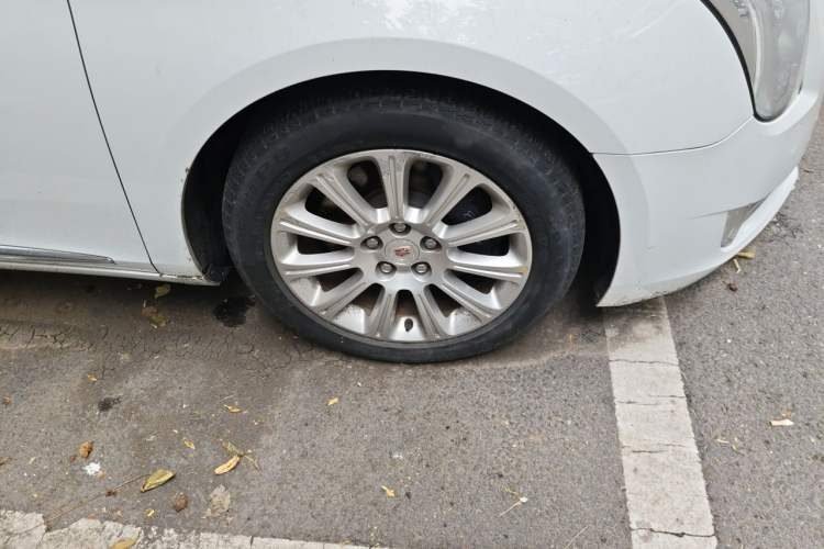 Used Cadillac XTS 2014 28T Luxury Model Right Front Wheel Hub