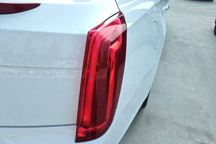 Used Cadillac XTS 2014 28T Comfort Version Right Rear Taillight