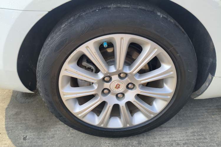 Used Cadillac XTS 2014 28T Luxury Model Right Rear Wheel Hub