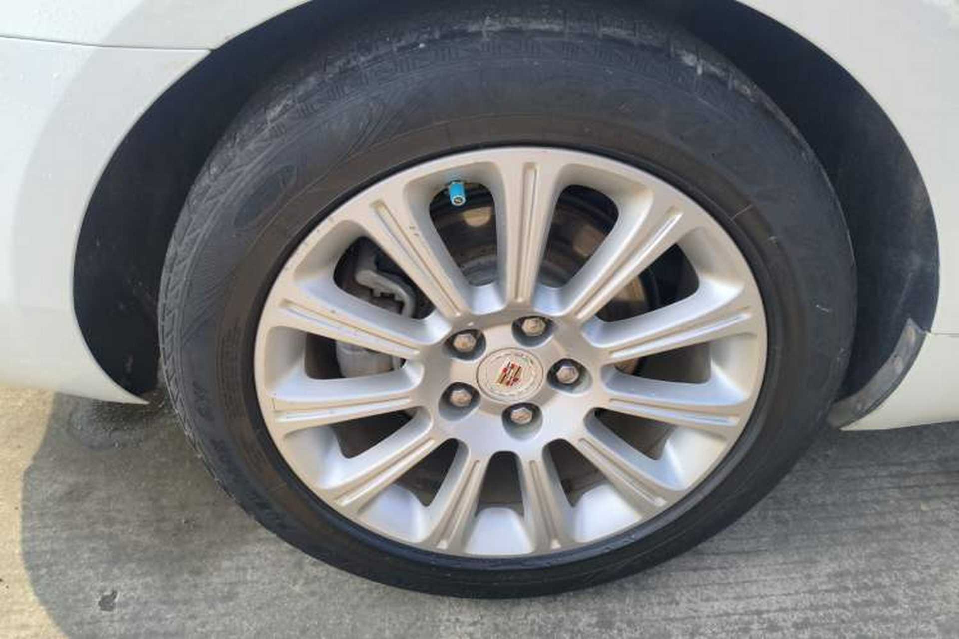 Used Cadillac XTS 2014 28T Luxury Model Right Rear Wheel Hub