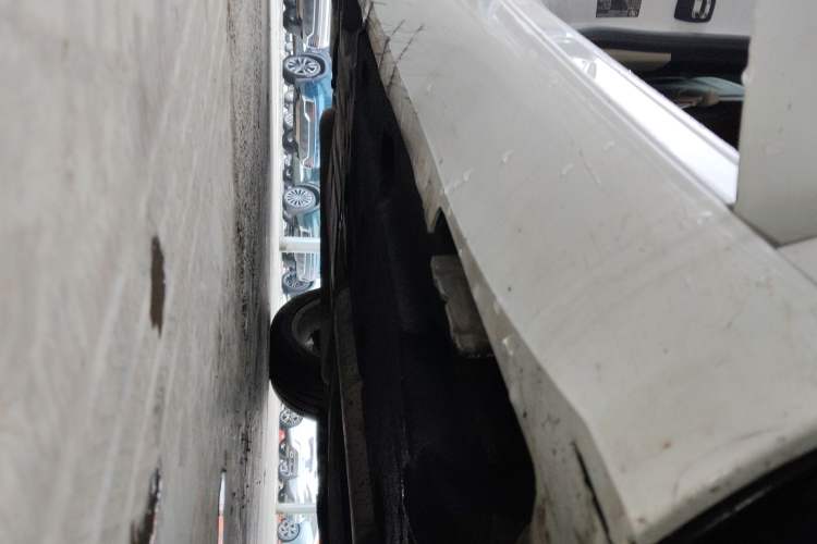 Used Cadillac XTS 2014 28T Comfort Version Right Side Sill
