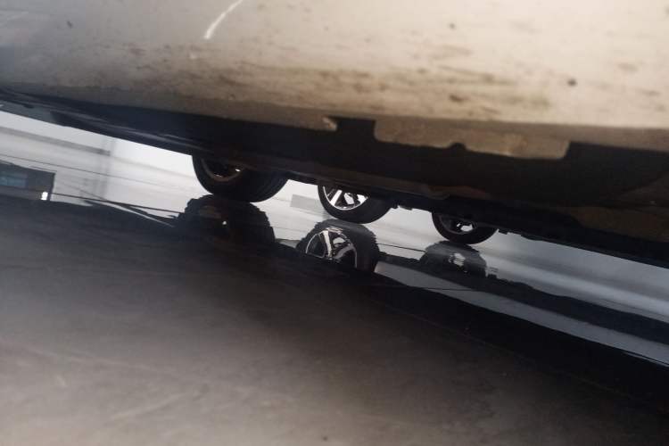 Used Cadillac XTS 2014 28T Comfort Version Right Side Sill