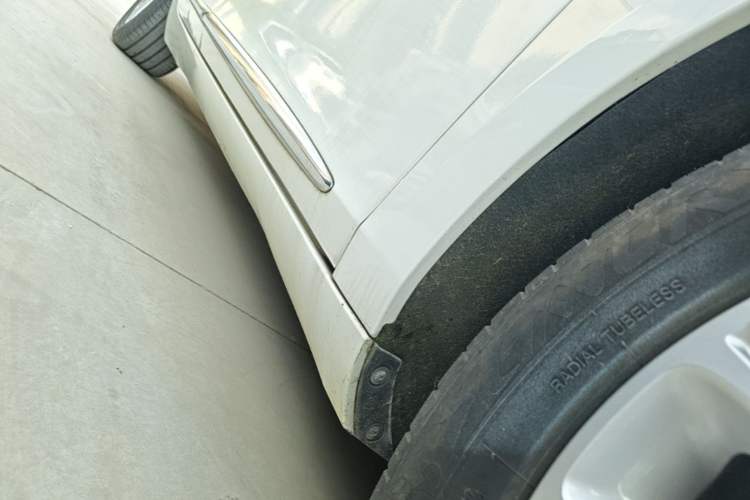 Used Cadillac XTS 2014 28T Comfort Version Right Side Sill