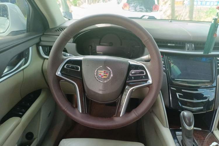 Used Cadillac XTS 2014 28T Comfort Version Steering Wheel