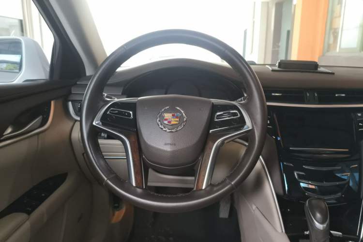 Used Cadillac XTS 2014 28T Comfort Version Steering Wheel