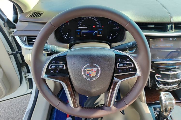Used Cadillac XTS 2014 28T Comfort Version Steering Wheel