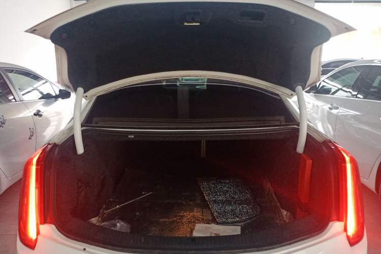 Used Cadillac XTS 2014 28T Comfort Version Trunk