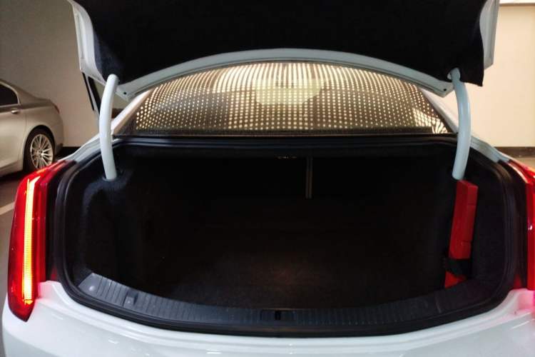 Used Cadillac XTS 2014 28T Comfort Version Trunk