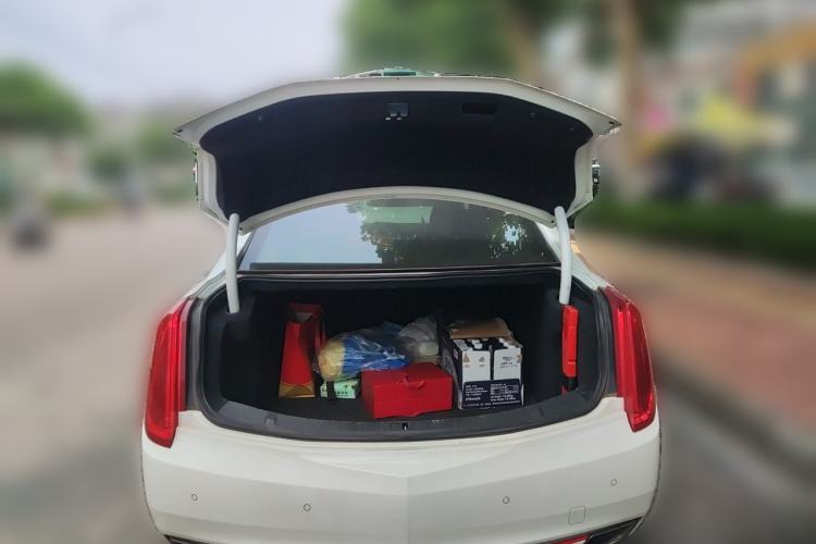 Used Cadillac XTS 2014 28T Luxury Model Trunk