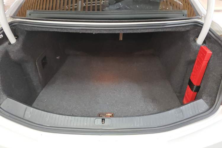 Used Cadillac XTS 2014 28T Comfort Version Trunk