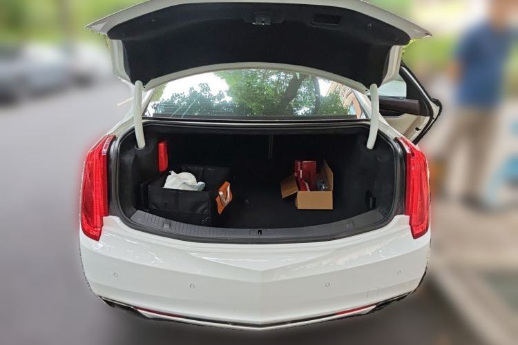 Used Cadillac XTS 2014 28T Platinum Edition Trunk