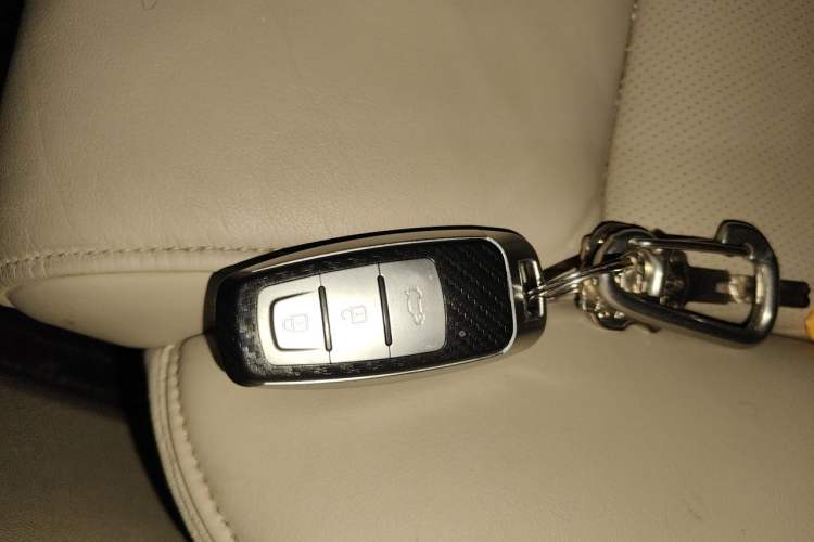 Used Cadillac XTS 2014 28T Comfort Version Vehicle Key
