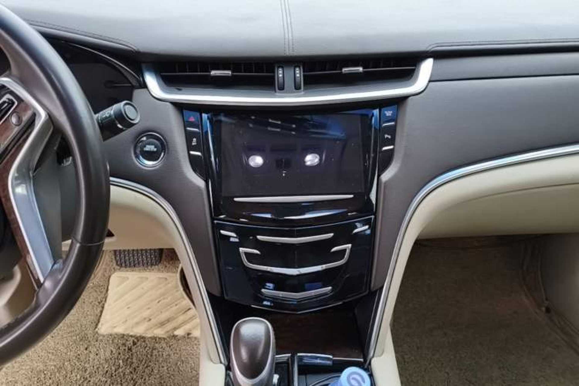 Used Cadillac XTS 2014 28T Comfort Version Audio And AC Panel