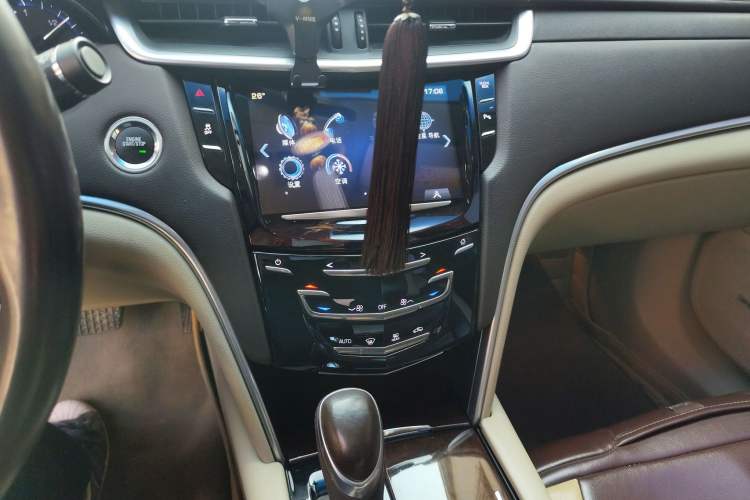 Used Cadillac XTS 2014 28T Comfort Version Audio And AC Panel