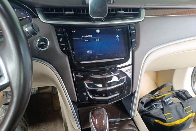 Used Cadillac XTS 2014 28T Luxury Model Audio And AC Panel