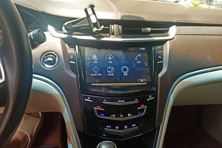Used Cadillac XTS 2014 28T Comfort Version Center Console