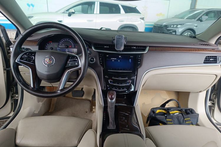 Used Cadillac XTS 2014 28T Luxury Model Center Console