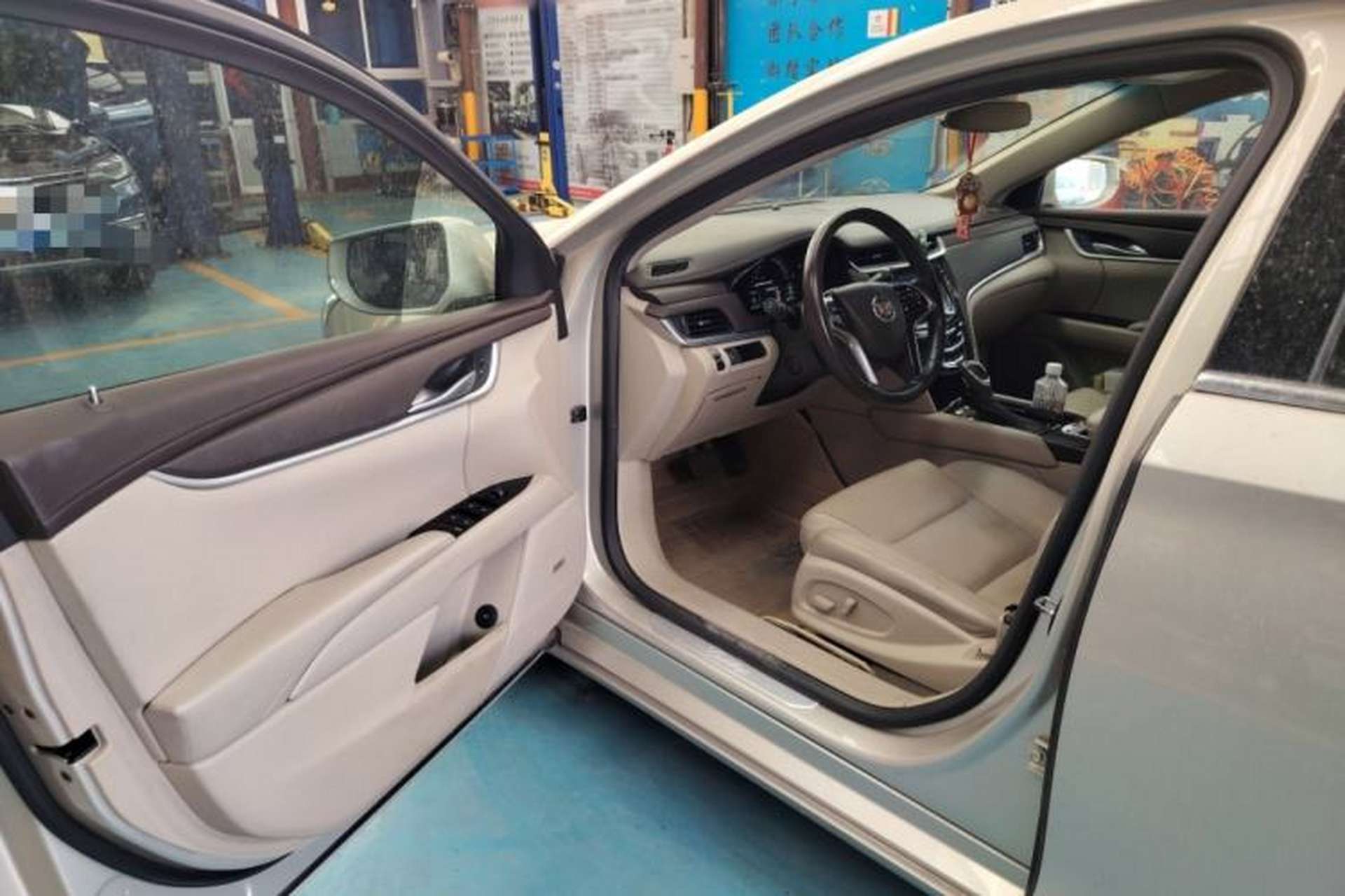 Used Cadillac XTS 2014 28T Comfort Version Driver Seat