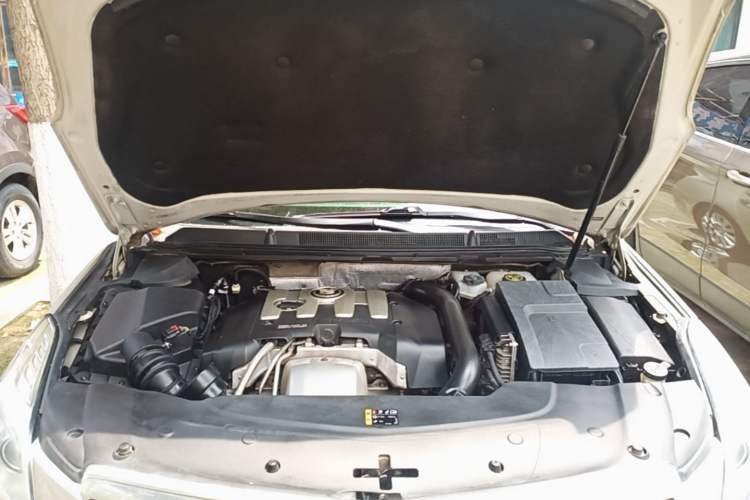 Used Cadillac XTS 2014 28T Comfort Version Engine Bay