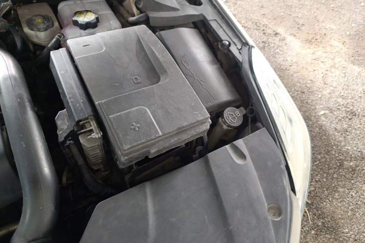 Used Cadillac XTS 2014 28T Luxury Model Engine Bay Left