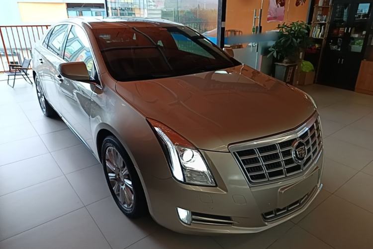 Used Cadillac XTS 2014 28T Elite Edition Front Right 45 Deg