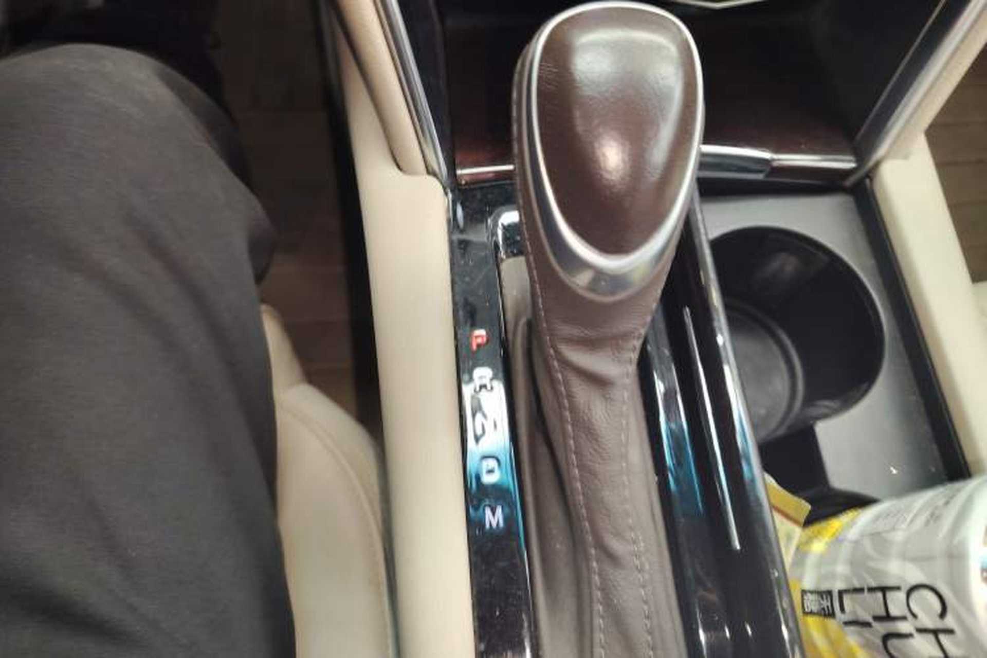 Used Cadillac XTS 2014 28T Comfort Version Gear Lever