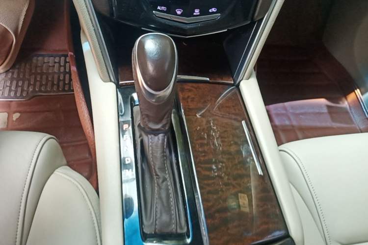 Used Cadillac XTS 2014 28T Comfort Version Gear Lever
