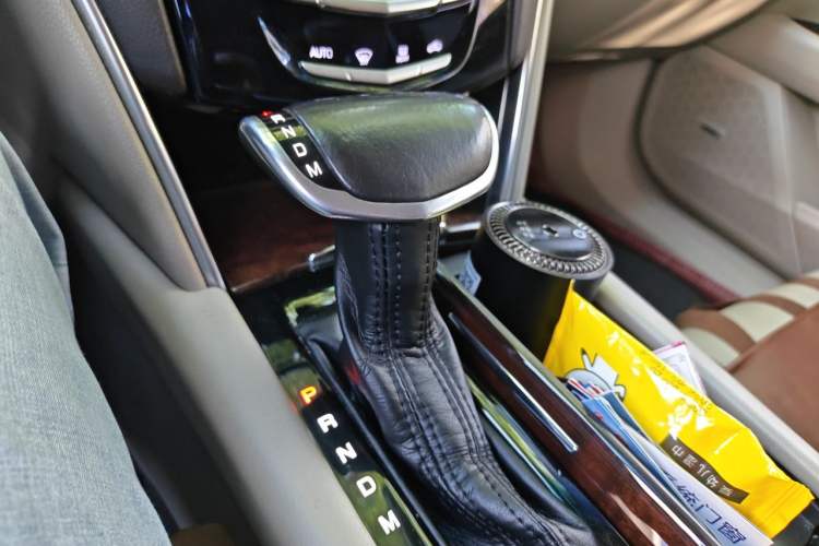 Used Cadillac XTS 2014 28T Comfort Version Gear Lever
