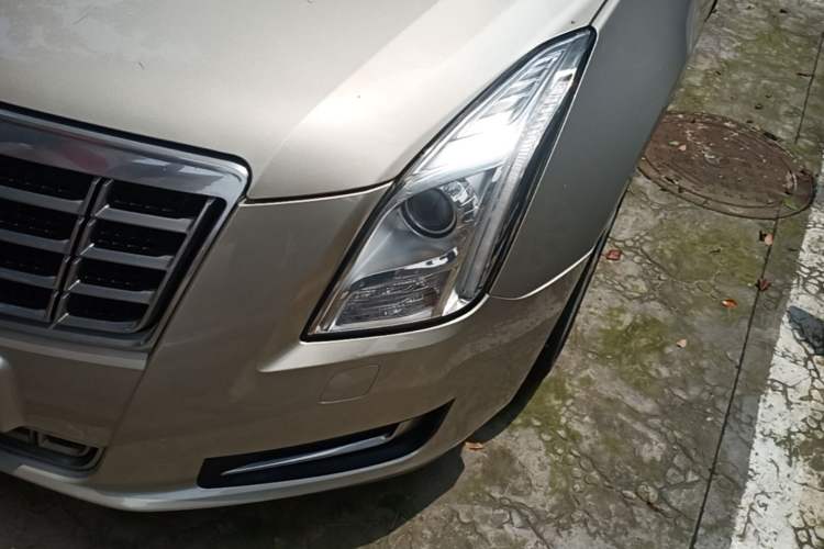 Used Cadillac XTS 2014 28T Comfort Version Left Front Headlight