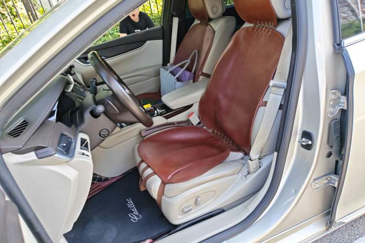 Used Cadillac XTS 2014 28T Comfort Version Left Front Seat
