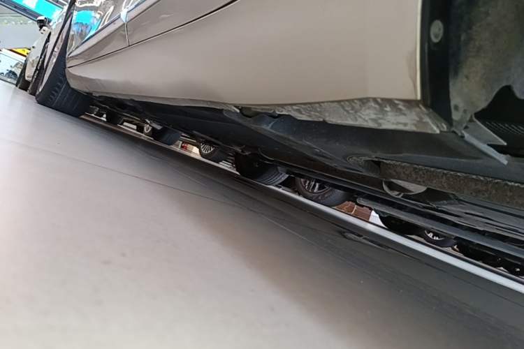 Used Cadillac XTS 2014 28T Elite Edition Left Side Sill