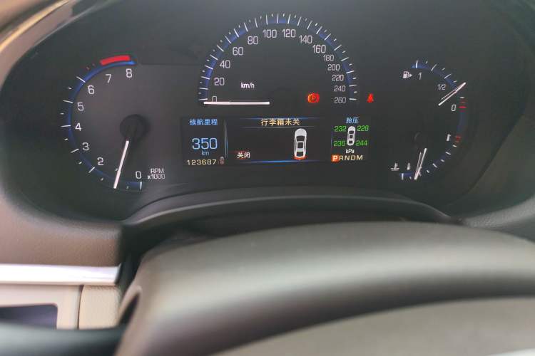 Used Cadillac XTS 2014 28T Comfort Version Odometer Close Up