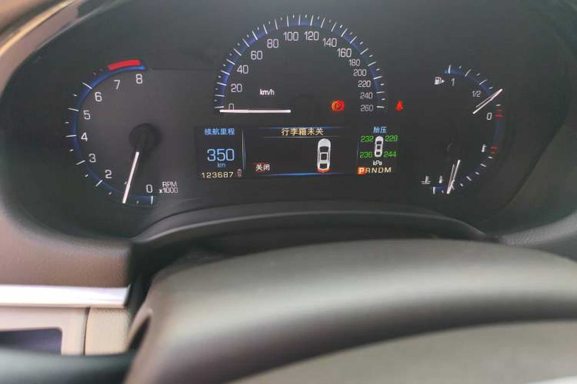 Used Cadillac XTS 2014 28T Comfort Version Odometer Close Up