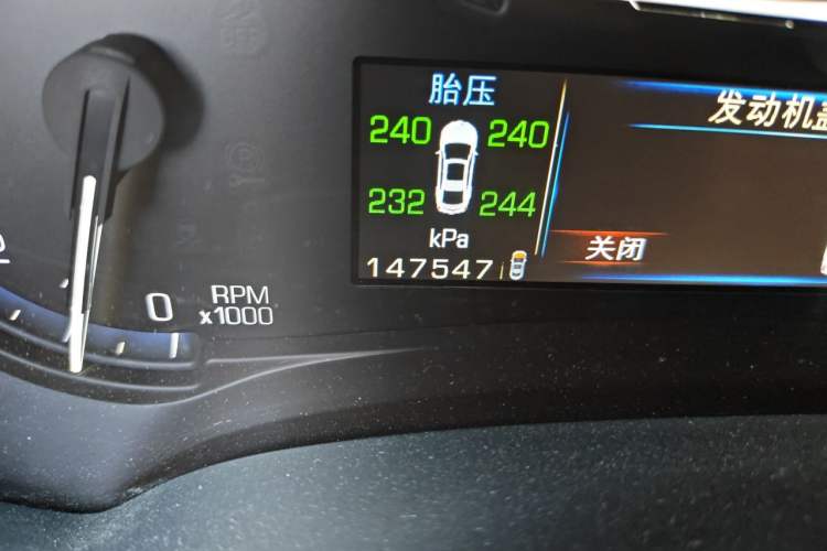 Used Cadillac XTS 2014 28T Comfort Version Odometer Close Up