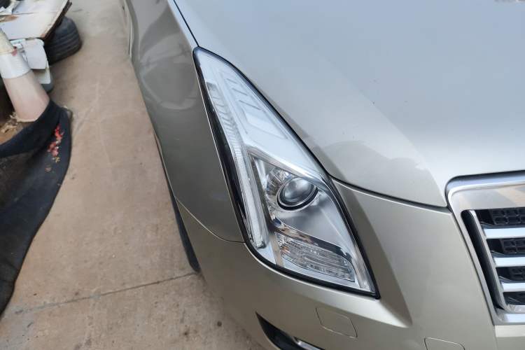 Used Cadillac XTS 2014 28T Comfort Version Right Front Headlight
