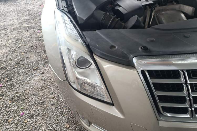 Used Cadillac XTS 2014 28T Luxury Model Right Front Headlight