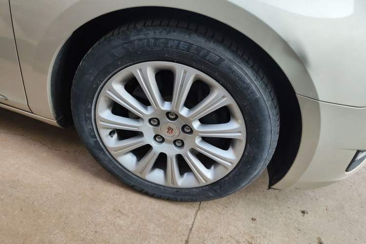 Used Cadillac XTS 2014 28T Comfort Version Right Front Wheel Hub