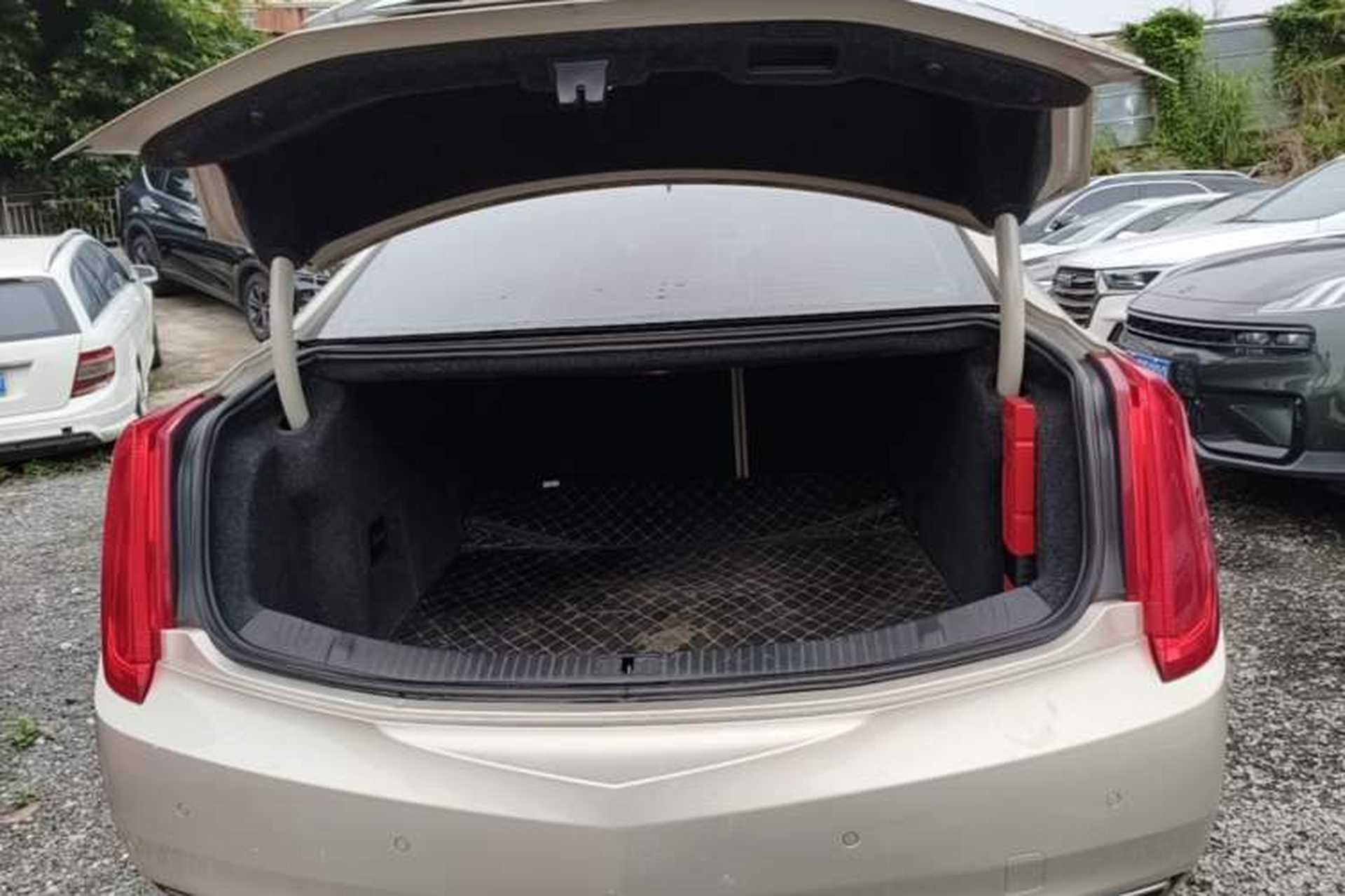 Used Cadillac XTS 2014 28T Comfort Version Trunk