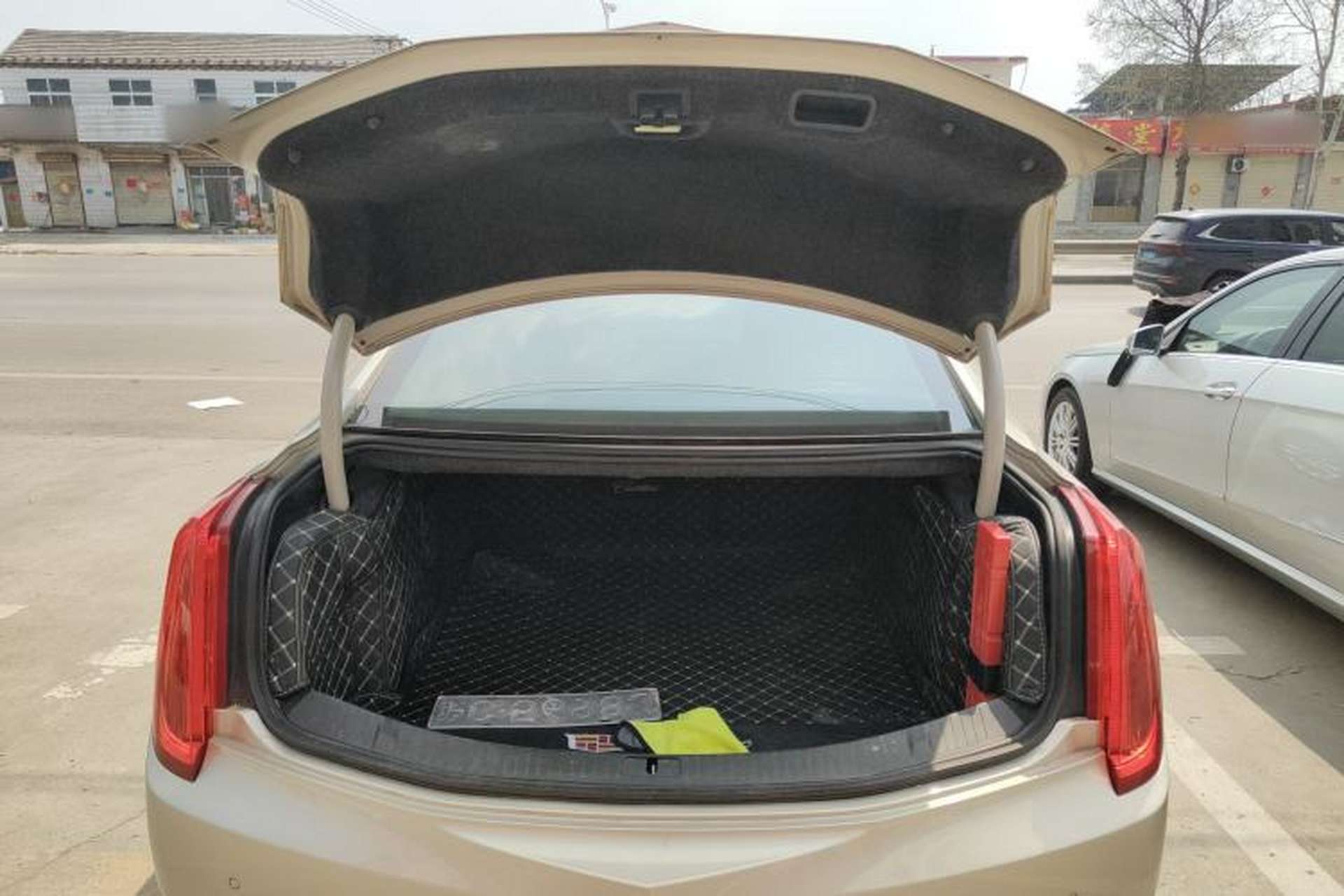 Used Cadillac XTS 2014 28T Luxury Model Trunk