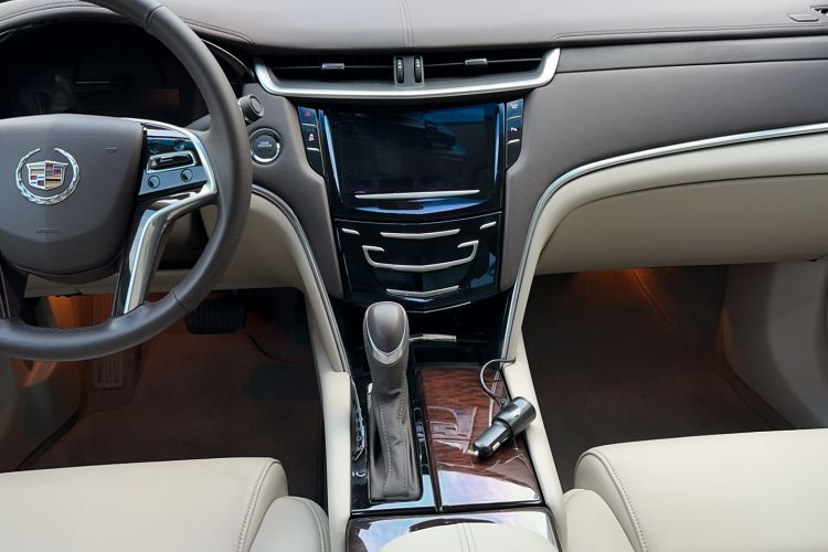Used Cadillac XTS 2015 28T Comfort Model Audio And AC Panel