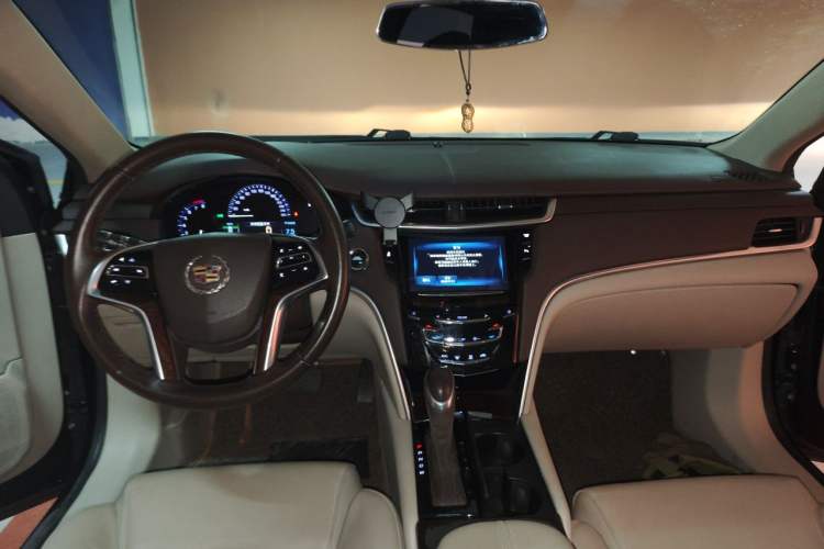 Used Cadillac XTS 2015 28T Elite Model Center Console