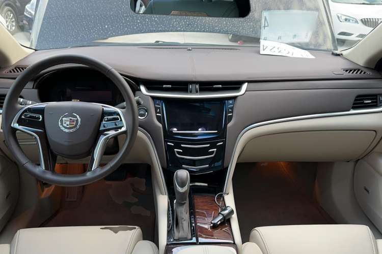 Used Cadillac XTS 2015 28T Comfort Model Center Console
