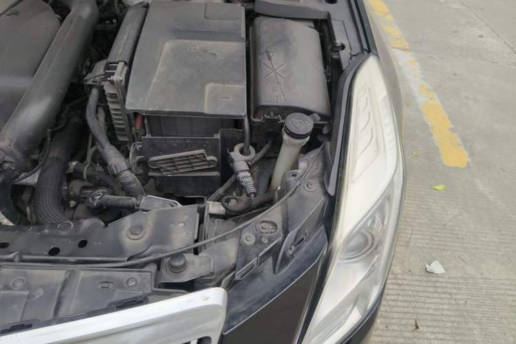 Used Cadillac XTS 2015 28T Comfort Model Engine Bay Left