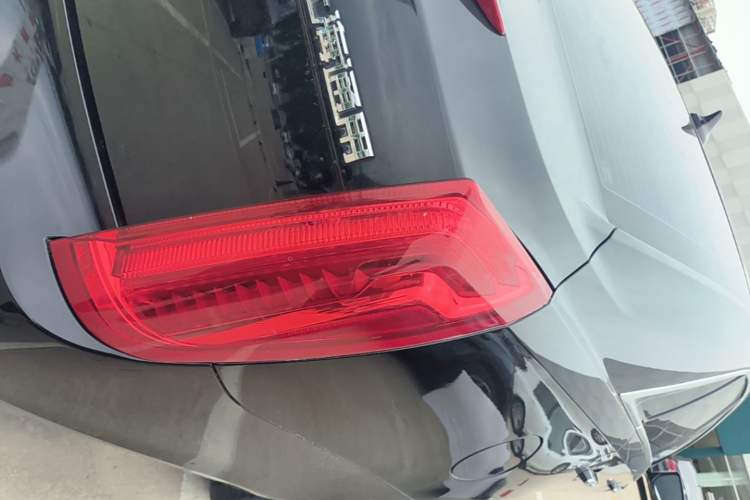 Used Cadillac XTS 2015 28T Comfort Model Exterior 3
