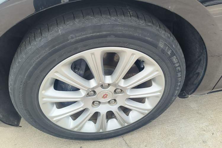 Used Cadillac XTS 2015 28T Comfort Model Exterior 4