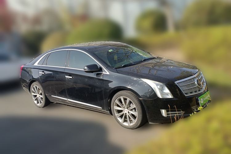 Used Cadillac XTS 2015 28T Platinum Edition Front Right 45 Deg