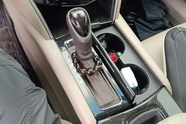 Used Cadillac XTS 2015 28T Platinum Edition Gear Lever
