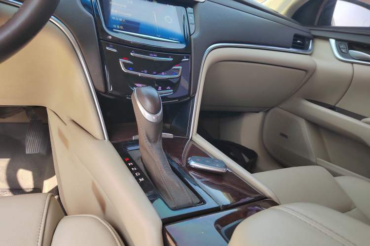 Used Cadillac XTS 2015 28T Comfort Model Gear Lever